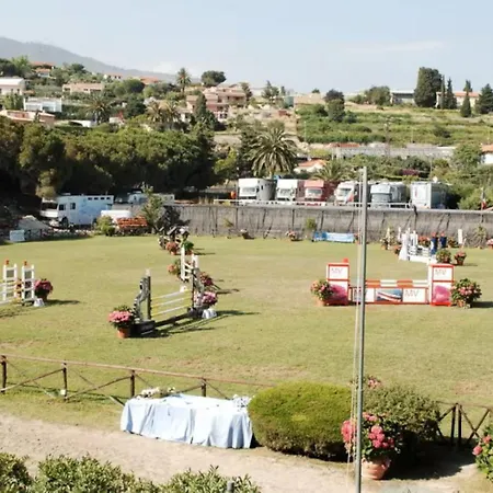 Bilocale Vista Mare Con Giardino Privato E Piscina * سانريمو