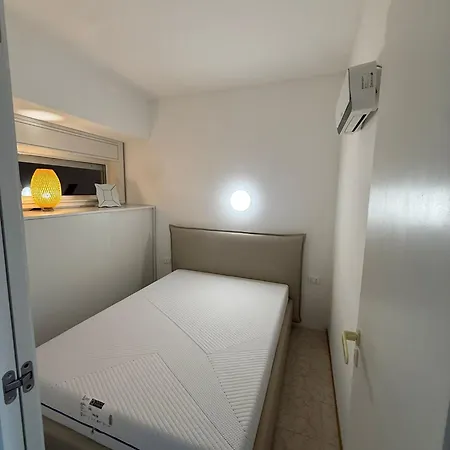 Bilocale Vista Mare Con Giardino Privato E Piscina * 산레모