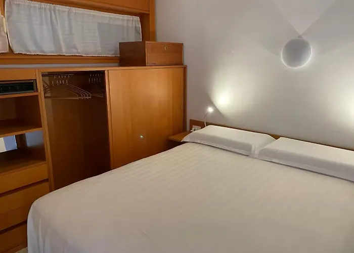 Apartament Bilocale Vista Mare Con Giardino Privato E Piscina San Remo