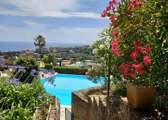 Bilocale Vista Mare Con Giardino Privato E Piscina San Remo