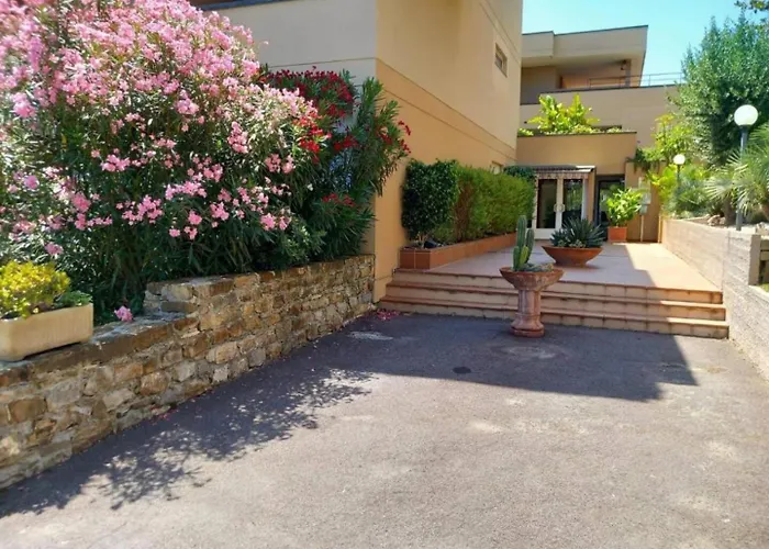 Bilocale Vista Mare Con Giardino Privato E Piscina شقة