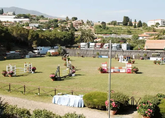 Bilocale Vista Mare Con Giardino Privato E Piscina * San Remo