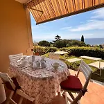 Bilocale Vista Mare Con Giardino Privato E Piscina Apartman *