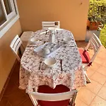 Bilocale Vista Mare Con Giardino Privato E Piscina Apartman San Remo