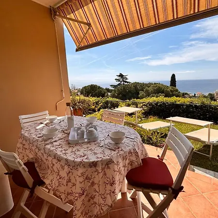 Bilocale Vista Mare Con Giardino Privato E Piscina דירה *
